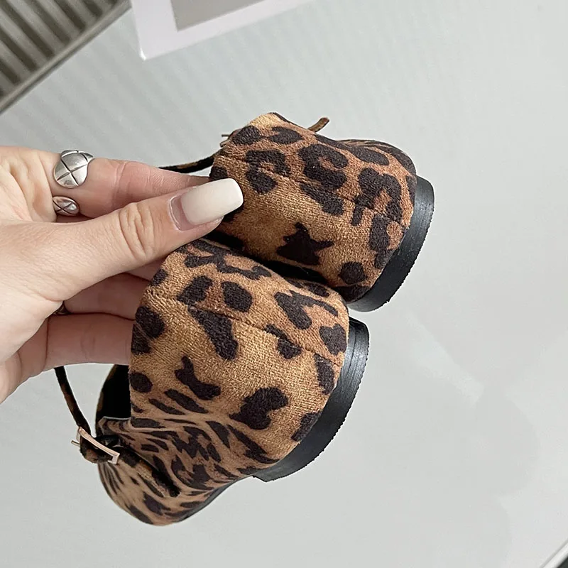 女性用ヒョウ柄フラットシューズ,デザイナーシューズ,バックル付き