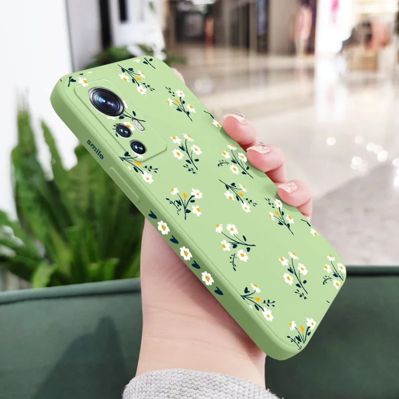 Elegant Floral Phone Case - Vibrant Design