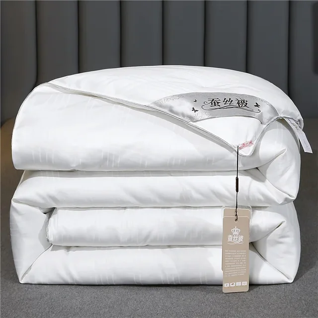 Mulberry Silk Quilt is 100% natural silk filling in all seasons