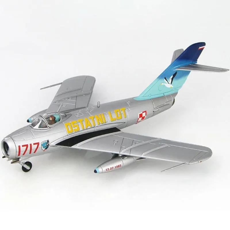 

Модель военного самолета MIG-17 из полированного сплава и пластика, масштаб 1:72
