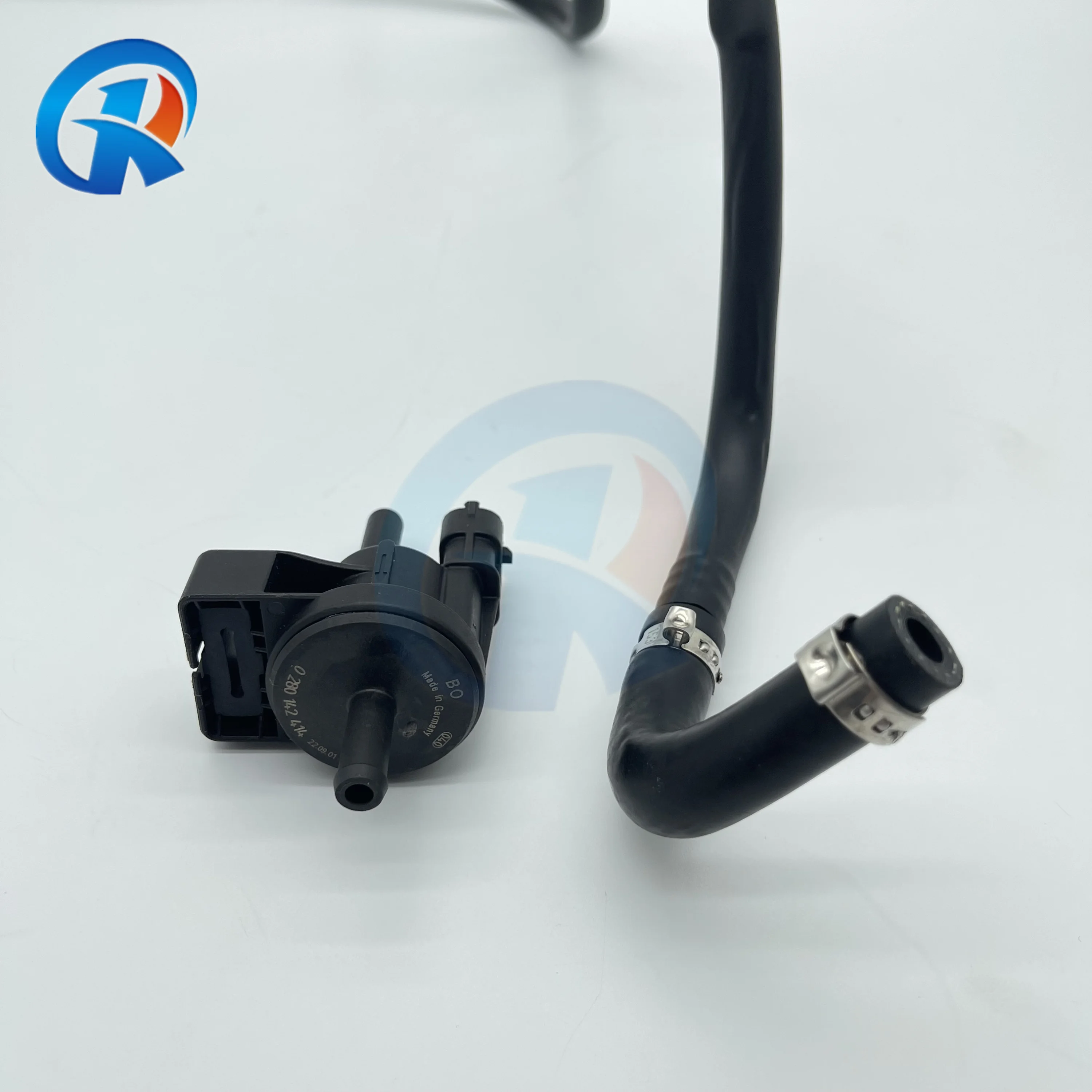 Carbon Canister Solenoid Valve With Oil Pipe For Maserati Quattroporte Ghibli-670005257 673012369 670005258