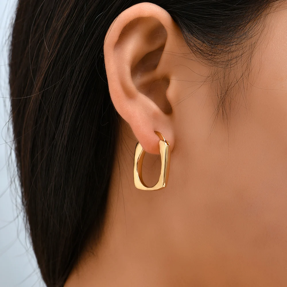 Classic Retro 18K Gold Plated Huggie Earring Geometric Ear Buckle Minimalist INS Hot Sale Hoop Earrings Women Fashion Jewelry