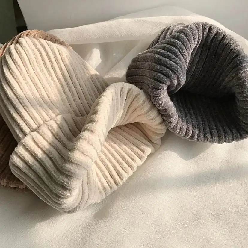 1 Pcs Autumn Winter Fashion Classic Beanie Hats Women Thicker Fur Pom Ball Knitted Cap Girls Fleece-lined Warm Pullover New