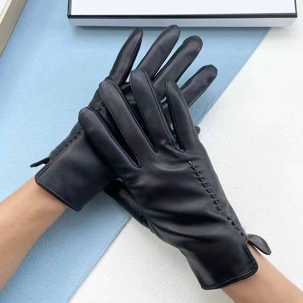 

New high-end leather ladies warm gloves size: M and l