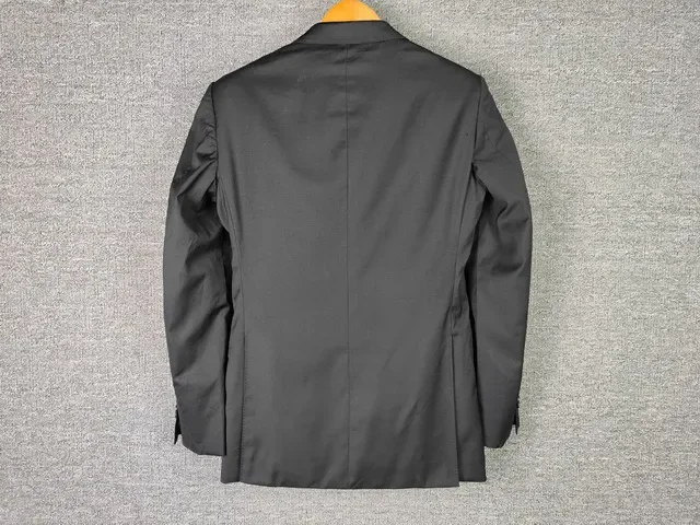 Step into elegance in our men's suit jacket. Exquisite craftsmanship, timeless design, make you stand out 6143