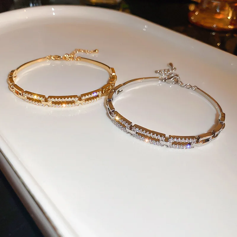 2023 New Korean Luxury Exquisite Geometric Bracelet Europe America Fashion Shining Crystal Bracelet Women's Banquet Jewelry 2