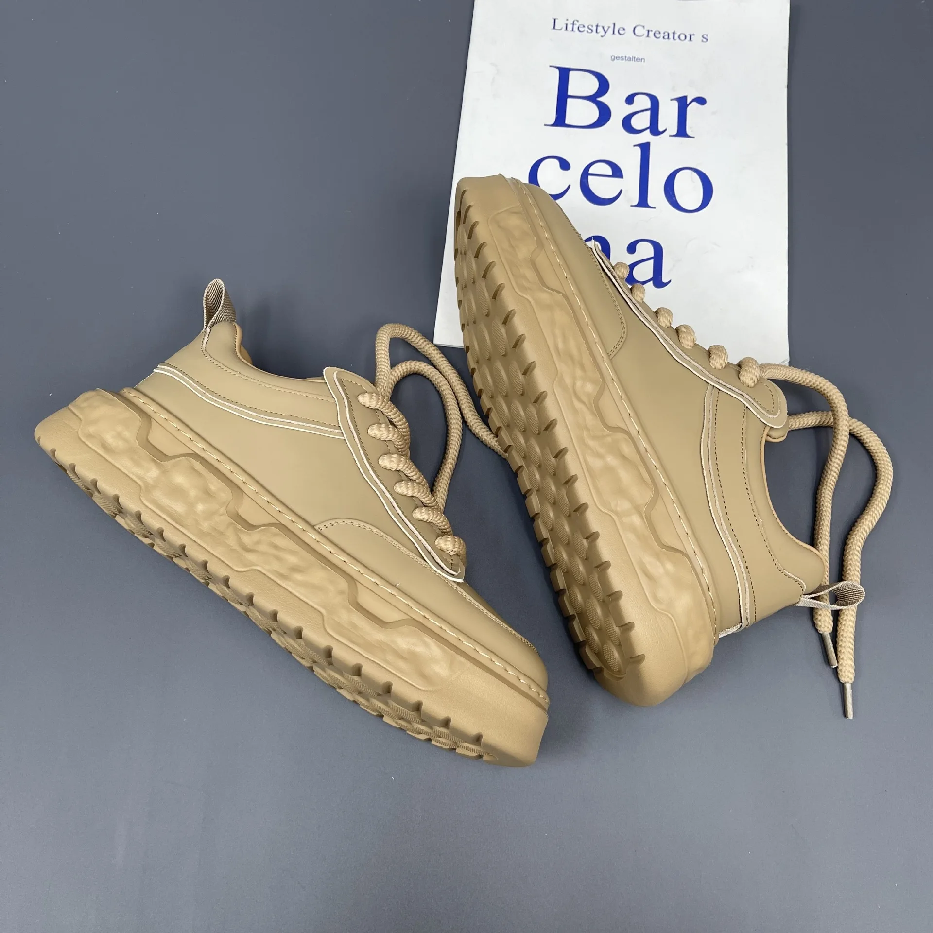 2023 New High end Light Luxury Men's Toe Layer Cowhide Casual Bread Shoes Thick Sole Board Shoes Men's Versatile Shoes