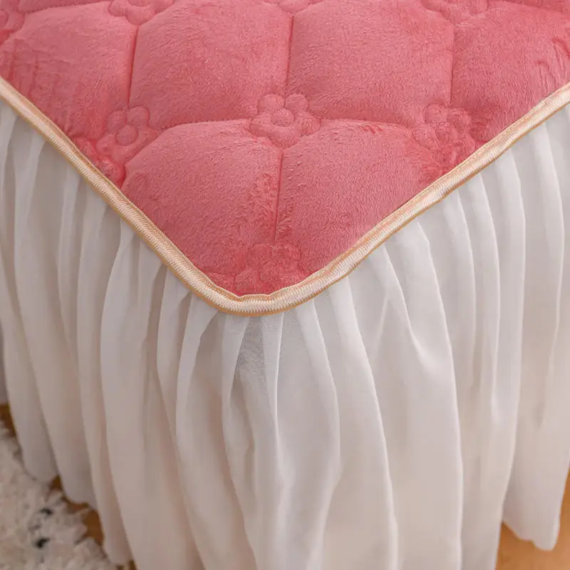 Luxury Velvet Couple Double Bed Sheet Bed Skirt Ruffles Thick Quilt Fitted Sheet with Tassels Decorative Mattress Cover 150 180 5
