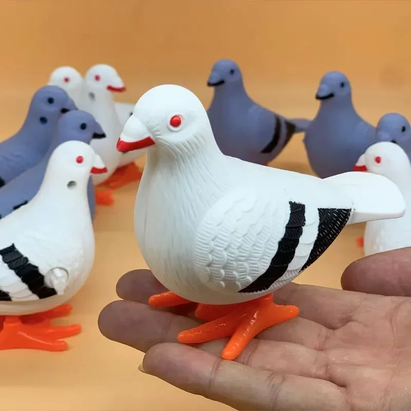 Пластиковая заводная игрушка в форме голубей