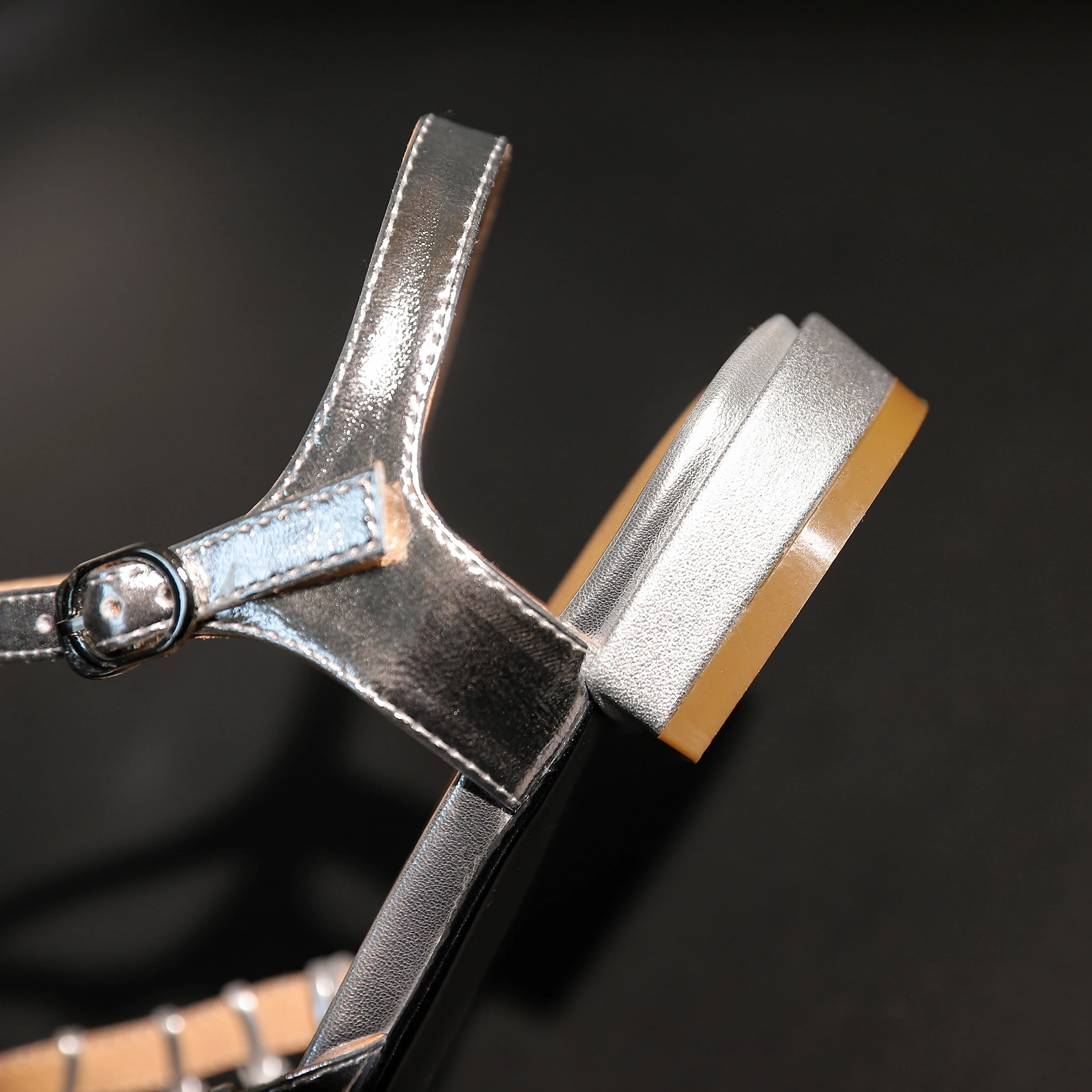 Women's New Summer European and American Comfortable Leather Cowhide Hollow Bird's Nest Low Heel Baotou Large size Roman Sandals