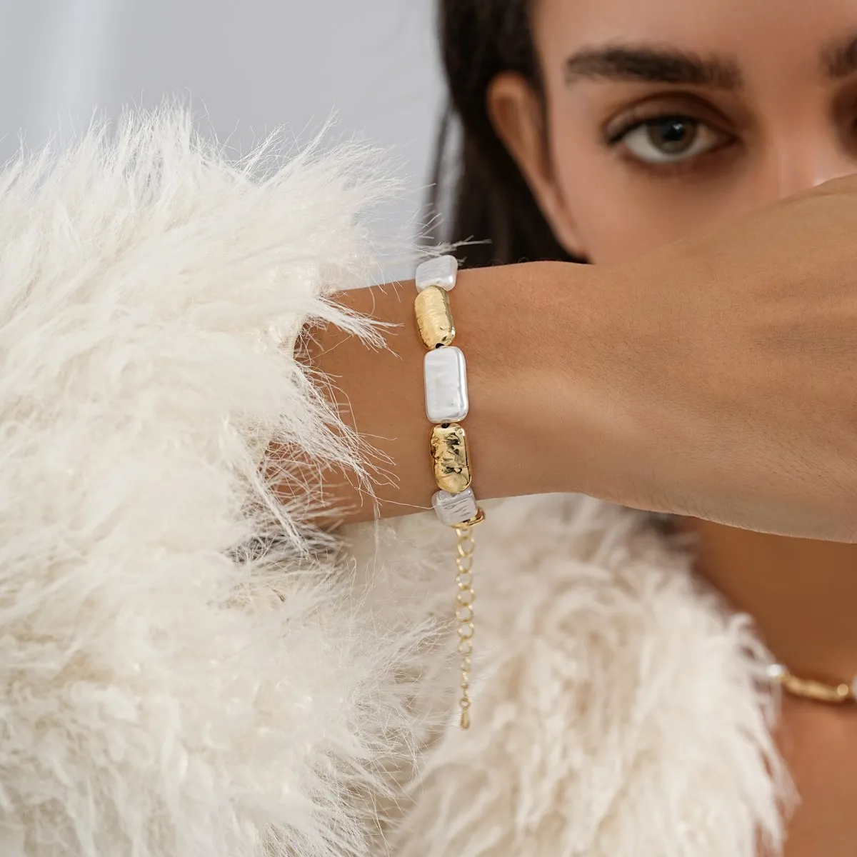 

Irregular Imitation Pearl Square Patchwork Bracelet For Women Simple Versatile Ladies Banquet Gift Jewelry Wholesale Direct Sale