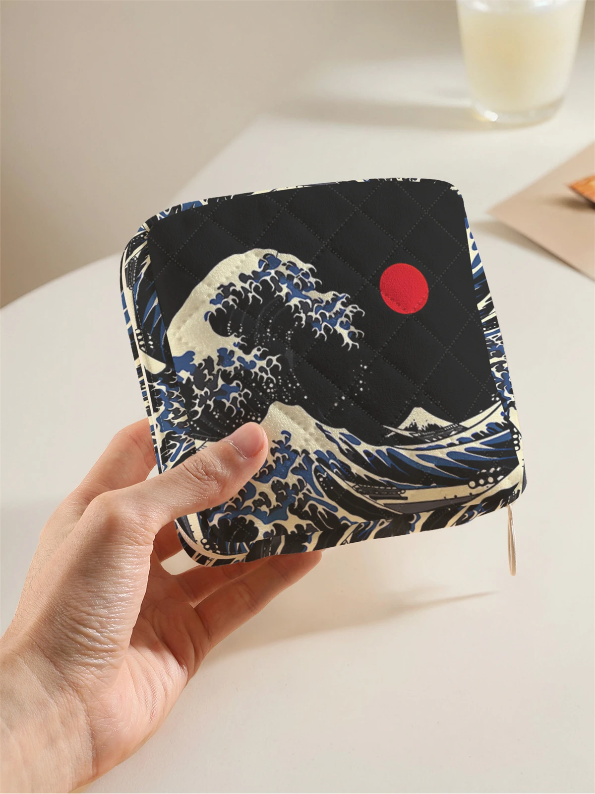 1 portable sanitary napkin storage bag, made of seaweed turtle pattern and diamond mesh material, lightweight women's tissue bag