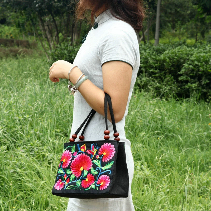New Fashionable Flow Large Capacity Casual Lightweight Double Zippered Embroidered Bag