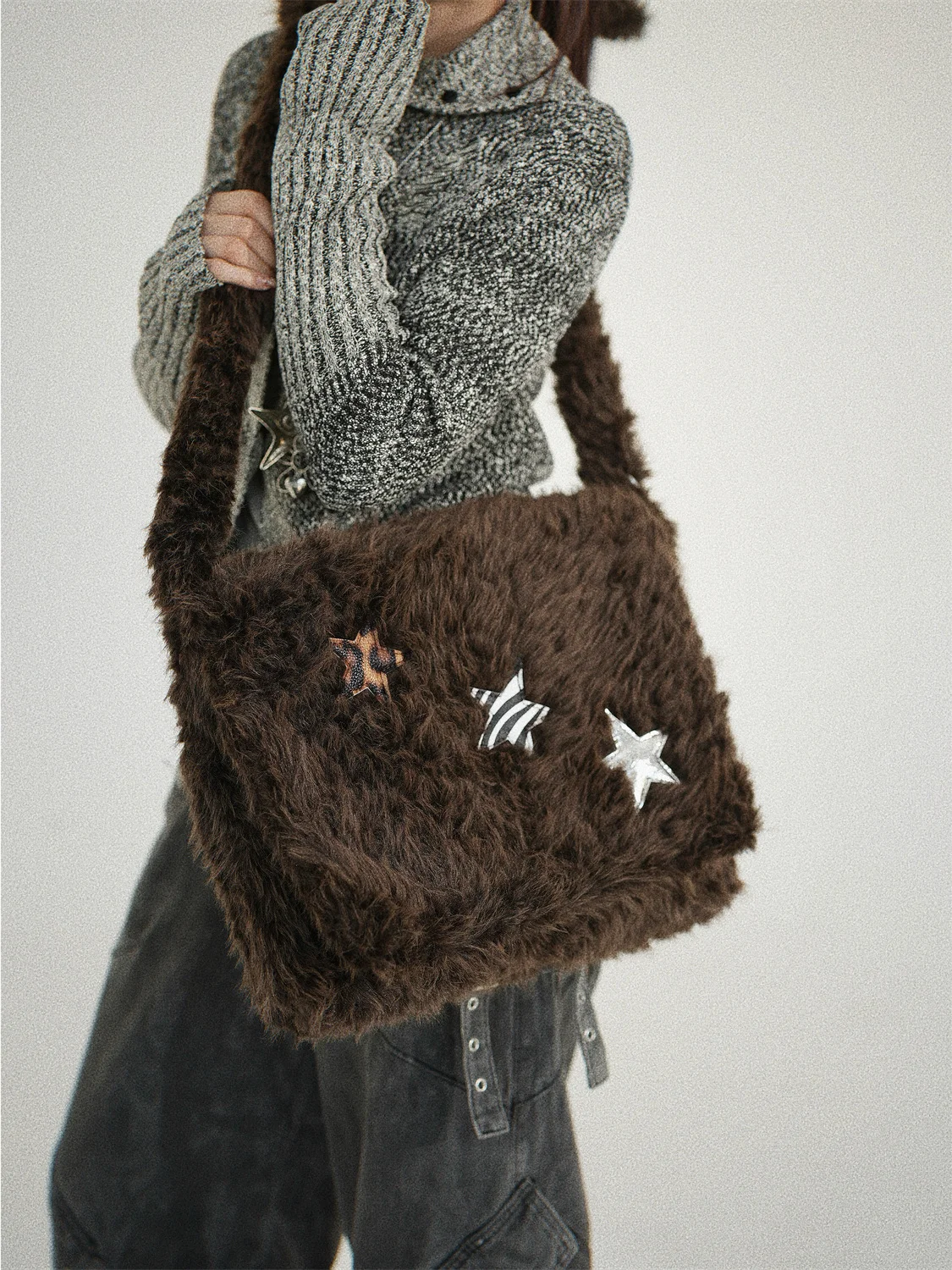 Autumn and Winter Plush Retro Shoulder Bags Versatile Sweet Girl Style 2025 New star Decoration Women's Crossbody Bags