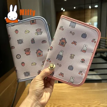 Porta Passaporto da Viaggio Kawaii Miffy, Portafoglio Carino in PU con Cerniera, Organizzatore Multi-Scomparto per Carte, Finestra Trasparente per Documenti, Regalo per Ragazze