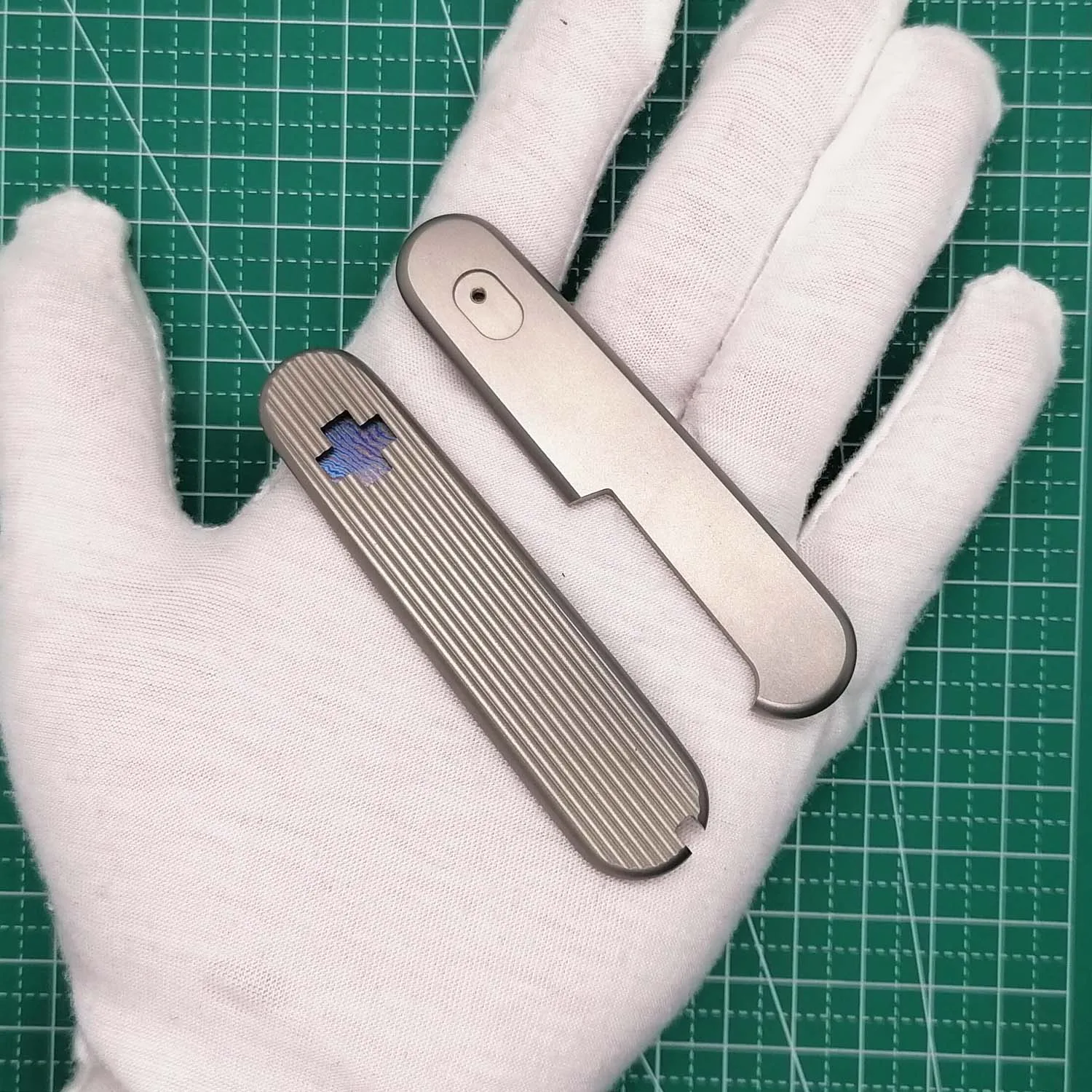 

Custom Made Titanium Alloy TC4 Scales with TI Damascus Cross Pocket Clip for 84mm Victorinox Swiss Army Knife TI Scale for SAK