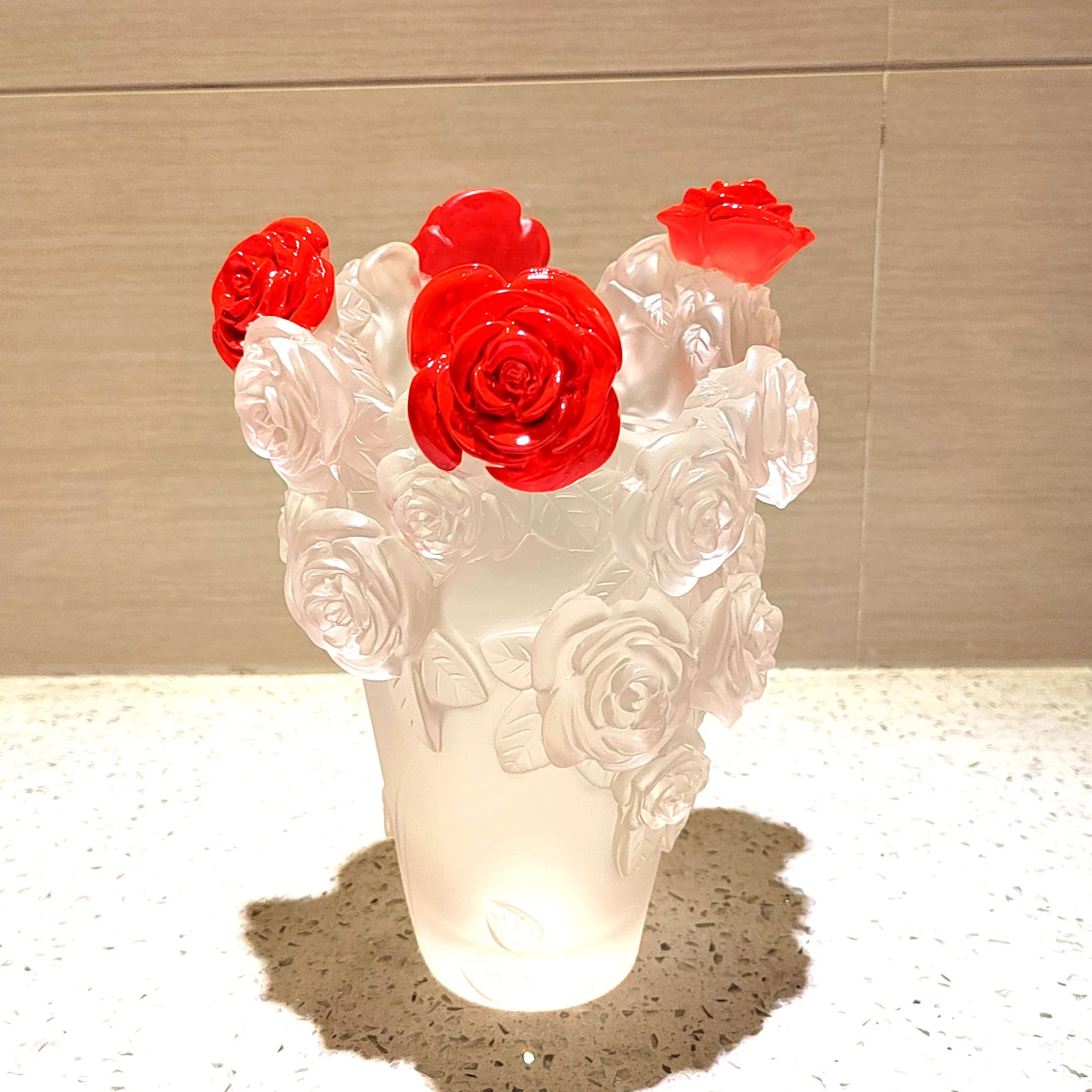 

2023 New Crystal Flower Red Rose Resin Glass Vase European Middle Eastern Home Decoration Ornaments Gift
