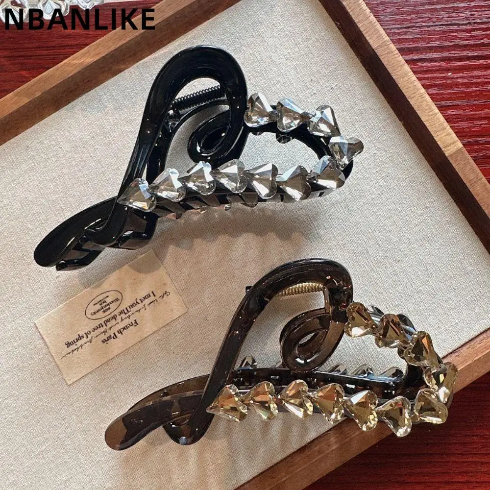 

Elegant Fashion Shark Clip Heart Shape Premium Sense Hair Claw Hairpin Headwear