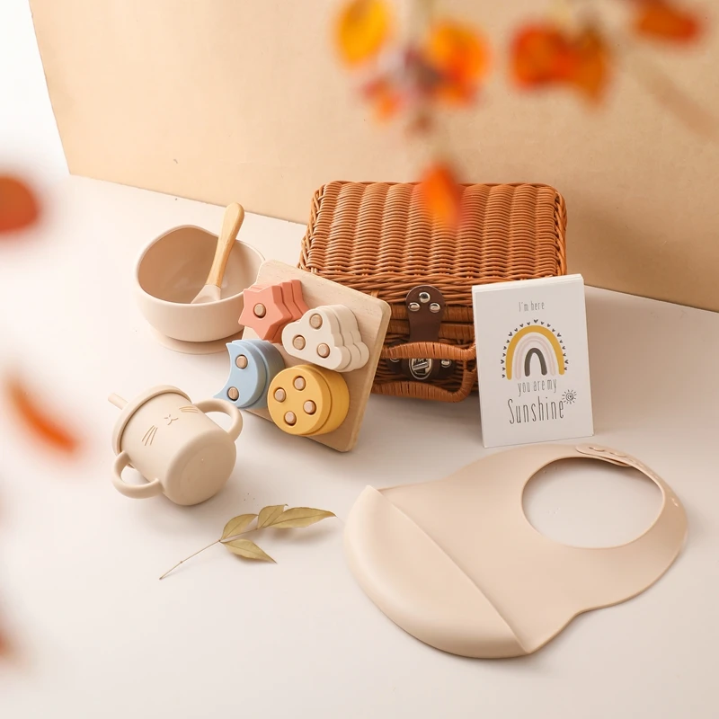 Wooden Baby Rattle Gift Set – Crochet Animal Toy & Montessori Keepsake Box