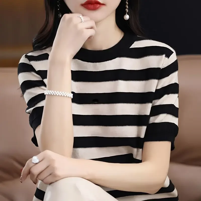 

2024 New Summer Commuter Simple Stripe Round Neck Thread Closure Loose Relaxing Contrast Color Women's Short Sleeve T-shirt E740