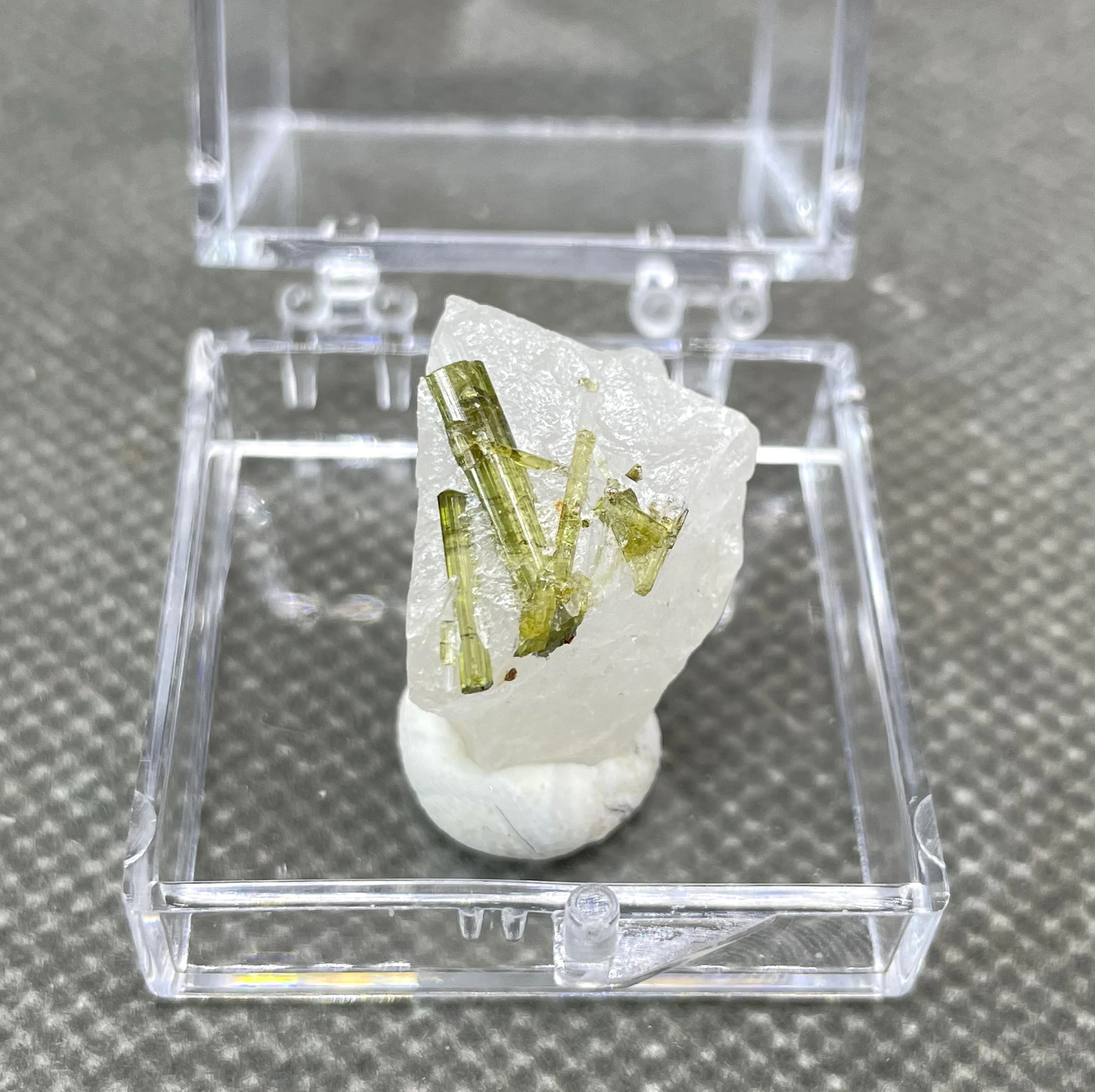 Natural green tourmaline pillars mineral crystal specimens + box size 3.4 cm + healing quartz crystals and stones rock gemstone 4