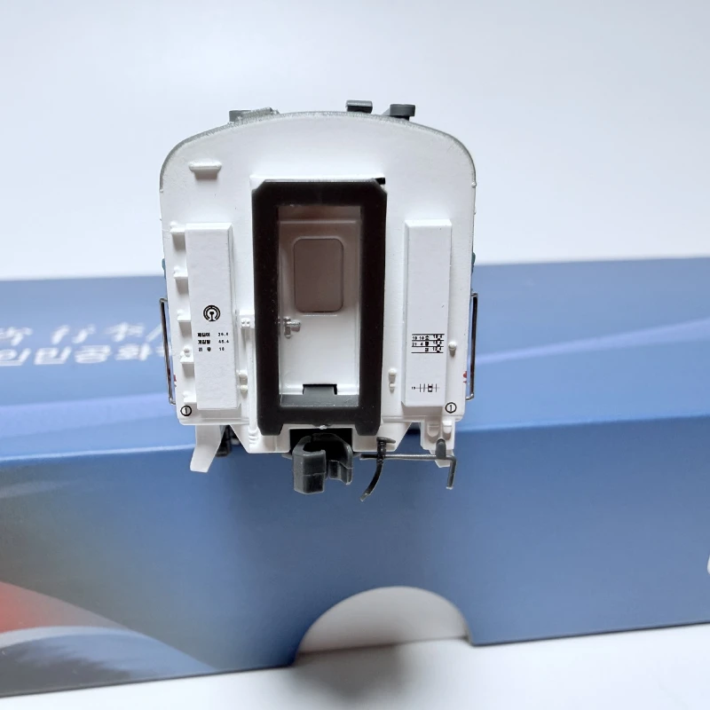 N タイプ 1/160 おもちゃの列車 UZ22 旅客郵便車北朝鮮塗装青い列車