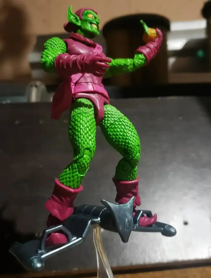 In Stock] Original Hasbro Marvel Legends Spider-Man Green