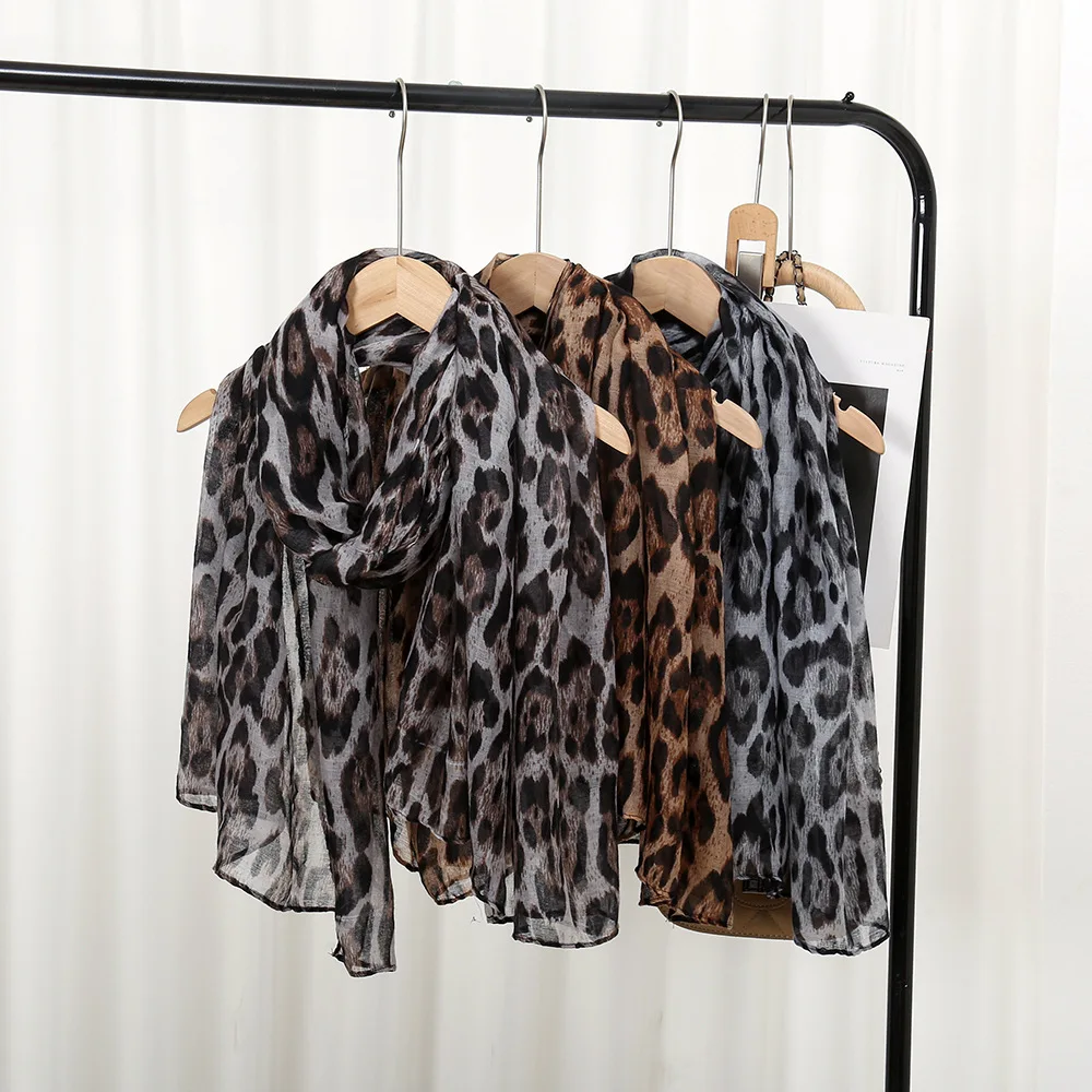 Big Size Classic Leopard Print Headscarf Bandanas Muslim Women Trendy Voile Soft Hijab Shawls Popular Style Long Scarf Headwraps 4