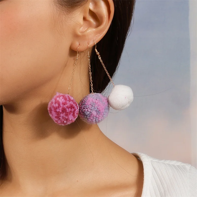 Aihua Kunstfell-Kugel-Ohrringe für Damen, weiche, flauschige Pom-Pom-Deko, baumelnde Ohrringe, Schmuckzubehör, Weihnachtsfeier, zum Verkleiden – Detail 4