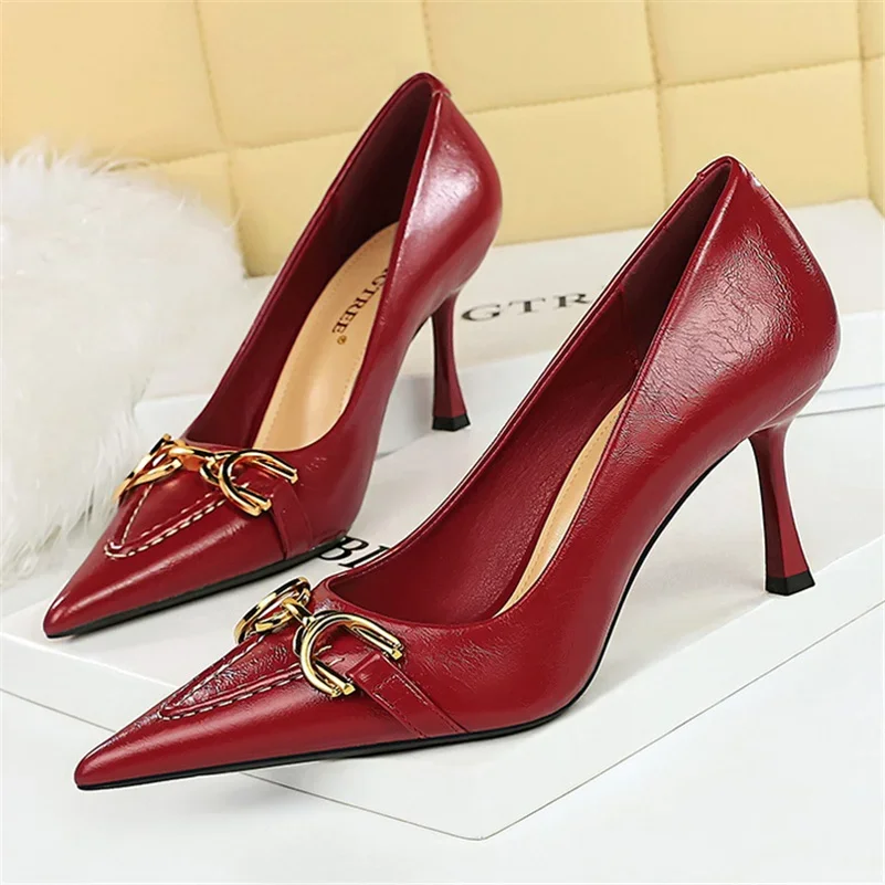 

Women 8cm High Heels Stiletto Pumps Pointed Toe Wine Red Middle Heels Office Lady Metal Chain Leather Wedding Prom Replica Shoes