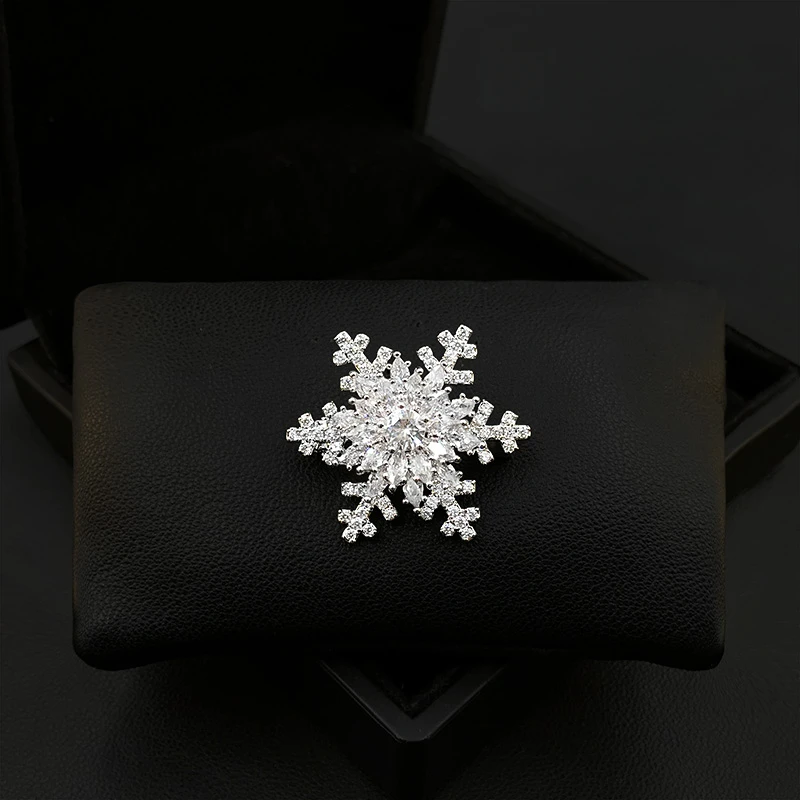 

High-Grade Spinning Snowflake Brooch Women Flower Corsage Cardigan Pin Suit Accessories Coat Decorations Collar Pin Jewelry 5379
