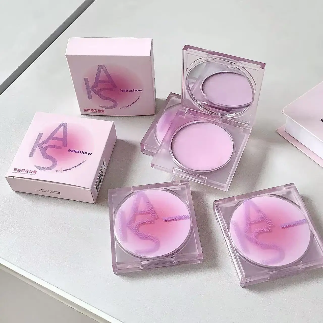 Kakashow powder-free makeup setting cream is waterproof, sweat-proof and long-lasting.