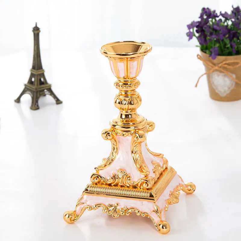 

New European Gold Ornaments Retro Alloy Candle Holder Ornaments Luxury Wedding Candle Holder for Buddha Home Decor
