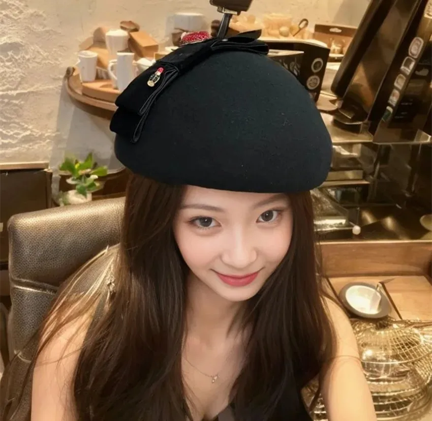 

202312-nao ins Bread shape winter wool felt Shiny Diamond Lipstick Velvet bowknot lady beret cap women Leisure painter hat