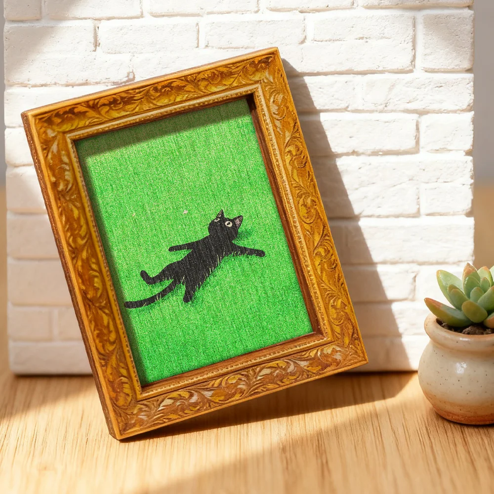 Schwarze Katze auf Gras liegend Kühlschrankmagnet, Vintage-Holzrahmen-Kunst mit vollständig magnetischer Rückseite für Küchenkühlschrank & Heimdekoration