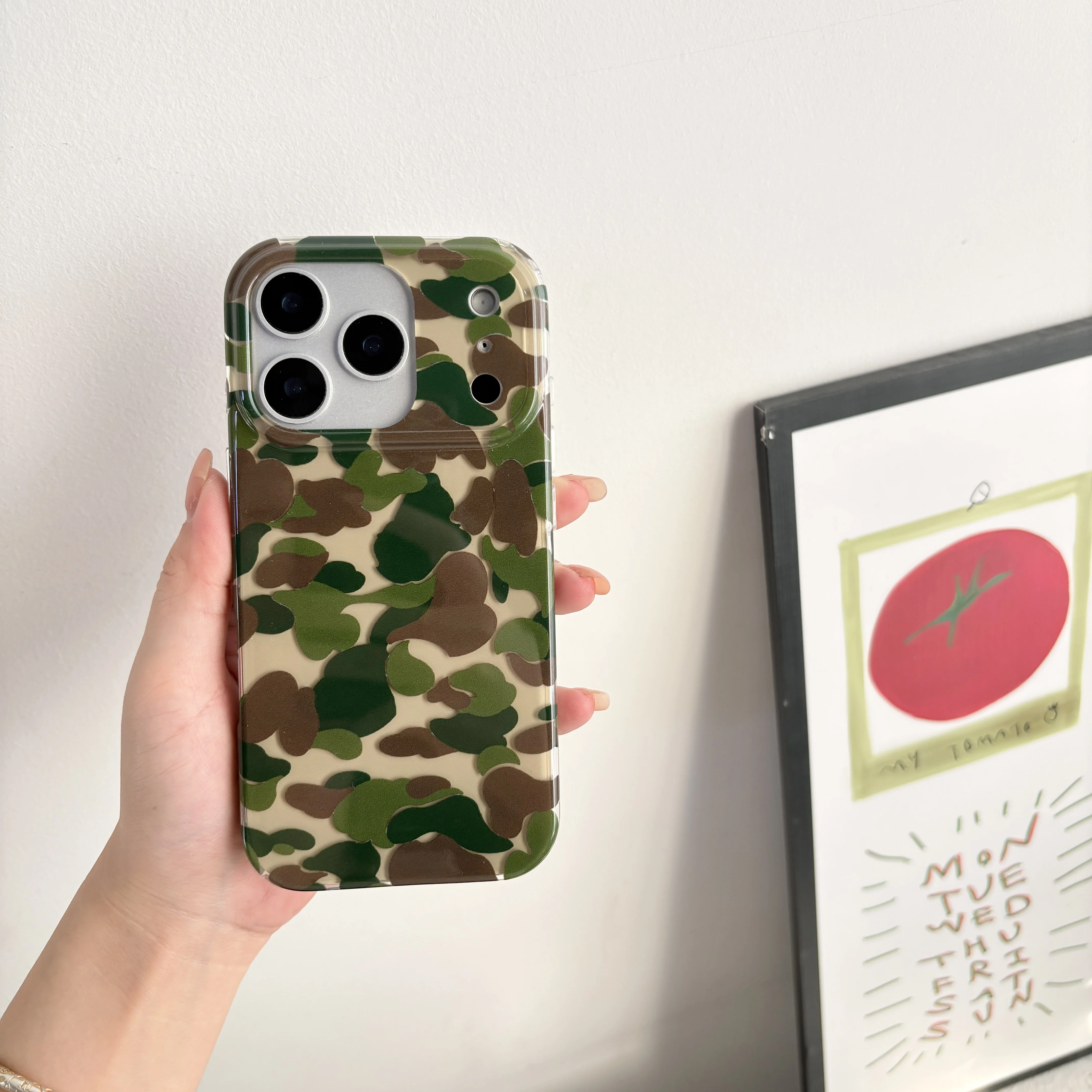 Fashionable Bright Four-Color Camouflage Pattern Glossy Protective Phone Case Suitable for iPhone 17 Pro 13 16 15 14 Pro Max 3