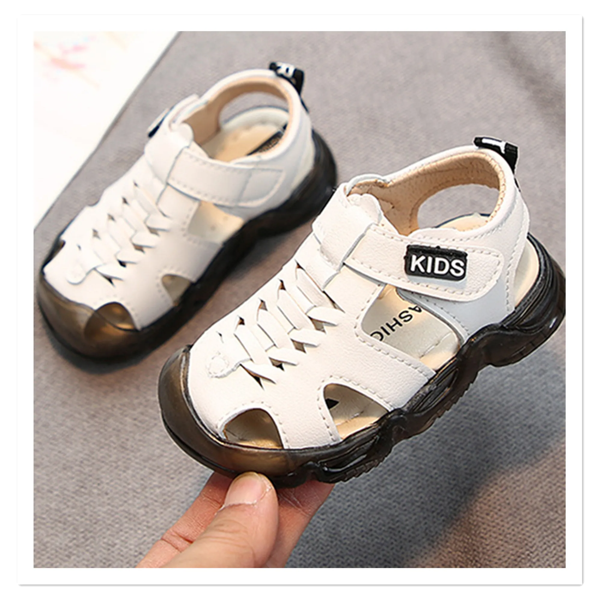 Children's Sandals Anti Kick Summer New Beach Shoes for Boys 0-1-3 Year Old Baby Soft Sole Walking Shoes, One Piece for Shipping