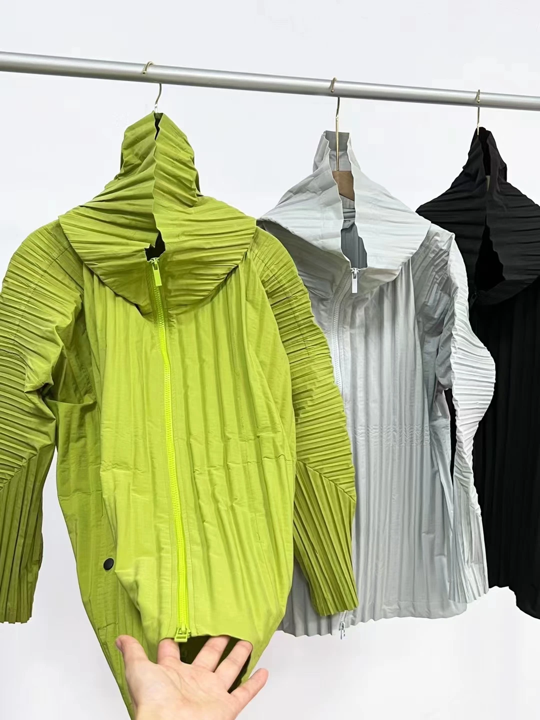 Pleats Pleated Men's Jacket Punching Jacket 2024 Summer New Solid Color Mountaineering Camping Personality Jacket Men's Clothing 3