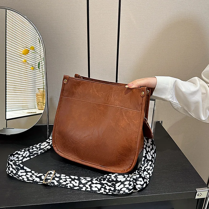 Retro New Women's PU  Fashion Crossbody Leopard Pattern Shoulder Strap Large Capacity Tote Bag