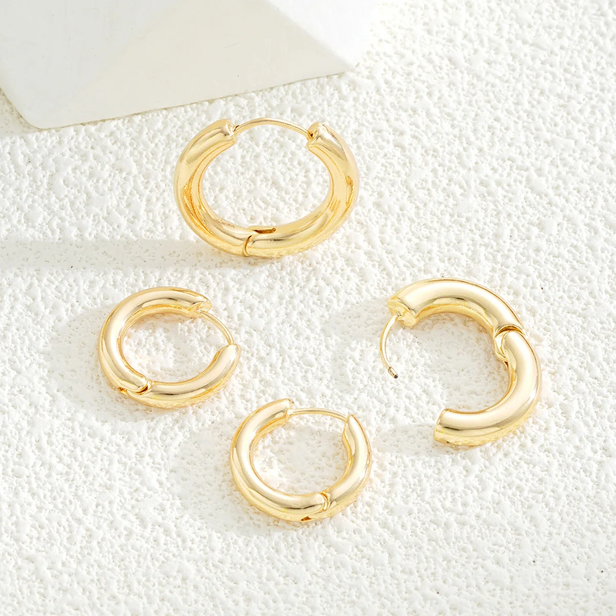 4pcs Fashion Exaggerated C-Shaped Hoop Earrings For Women Vintage Gold Color Smooth Earring Set Jewelry Wedding Girl Gifts 2025