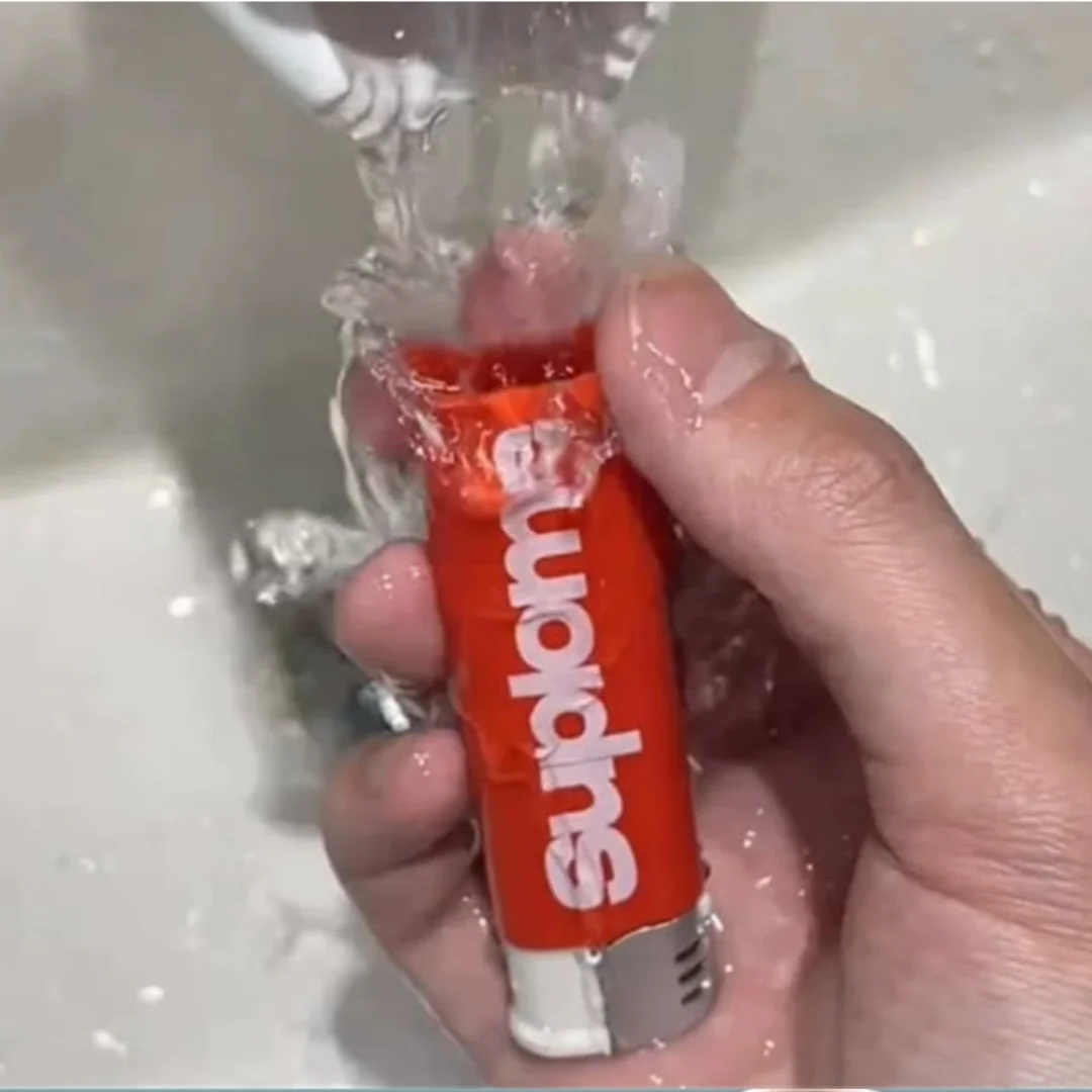 （Buy one get one free） New Water gun Realistic Prank Lighter Jet Squirting Lighter（Prank Toys ）Summer Pool Toys for kids