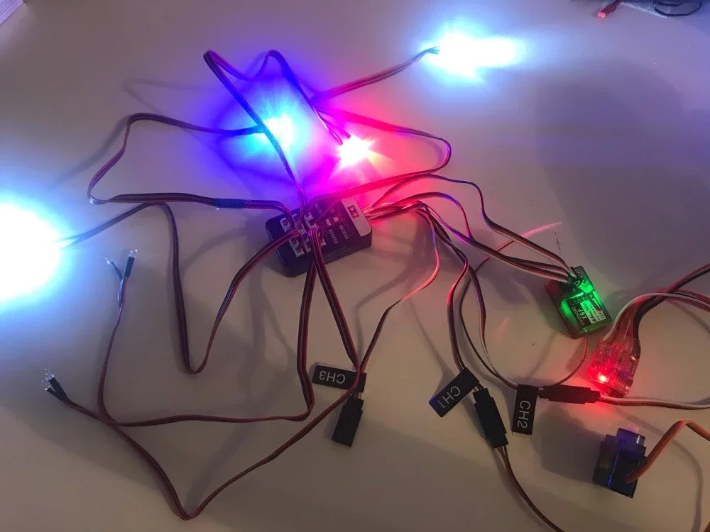Kit éclairage 12 LED pour voiture RC 1/10 - Phares, feux stop, clignotants