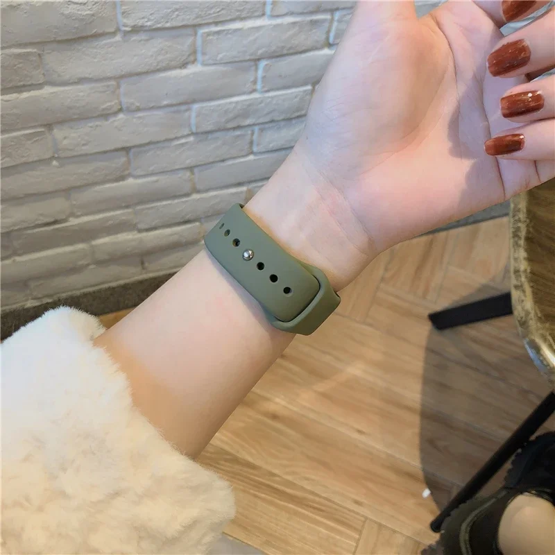 Versatile Silicone Watch Band - 20mm/22mm - Multiple Smartwatch Compatibility and Styles