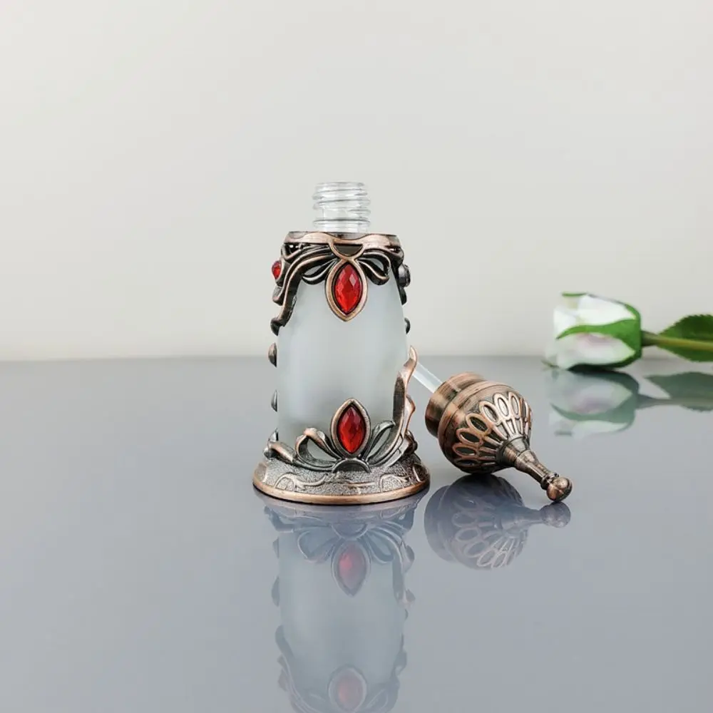 Antiqued Essential Oil Bottle Arab Style Refillable Perfume Container 12ML Alloy Empty Dispenser Diffuser Vietnam dubai fragrance dispenser bottle 12ml perfume bottle building model alloy essence oil bottle ornament