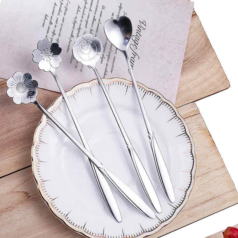 Set 16 Cucchiaini Da Caffè A Forma Di Rosa – Acciaio Inox, Manico Lungo 17,8 Cm, Oro