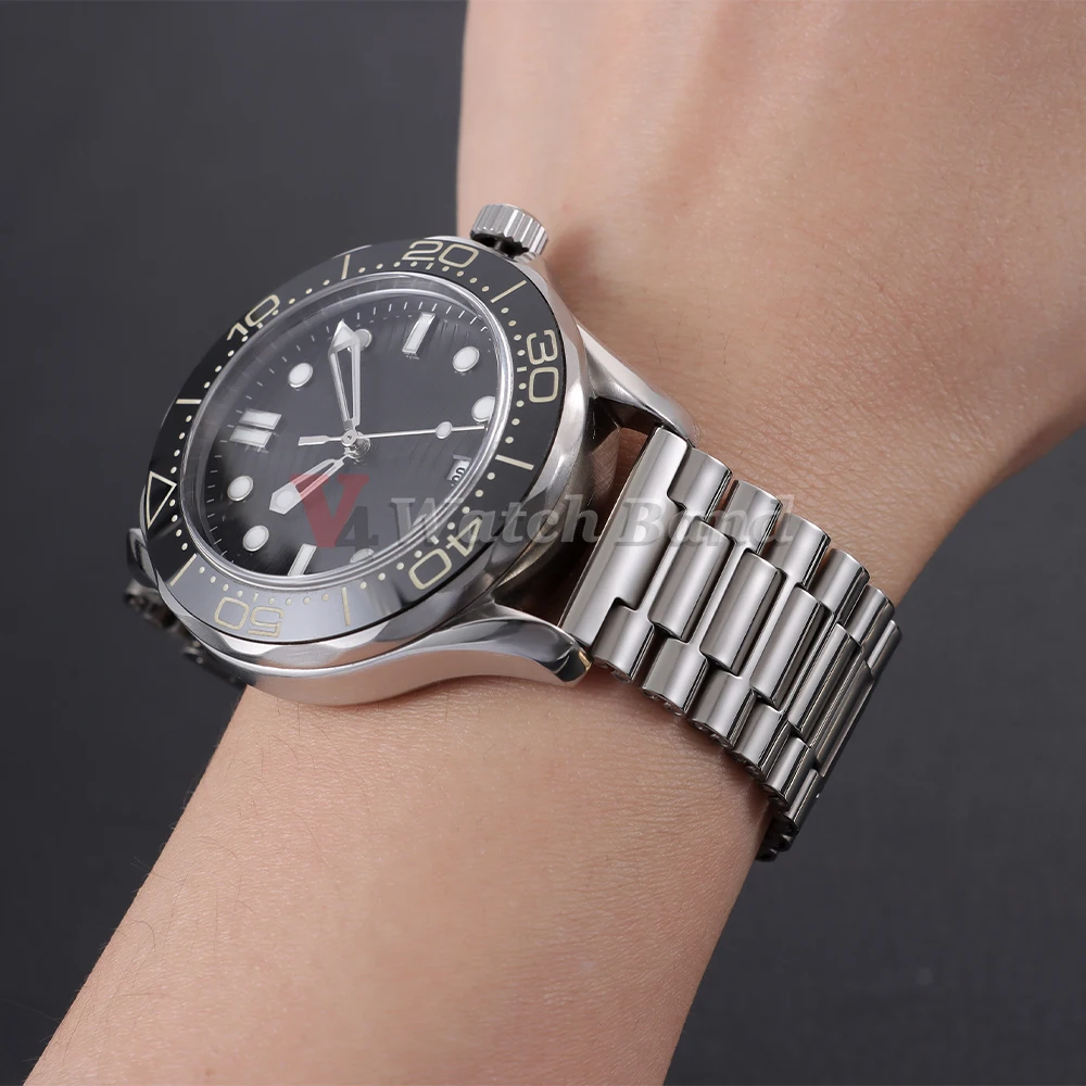 Sleek Stainless Steel Universal Watch Strap - Elegant Metal Band for Business and Casual Wear