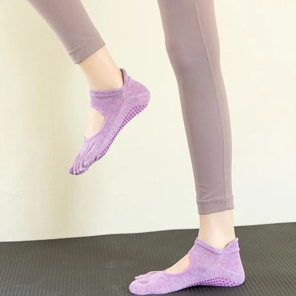 1 Pair High Quality Anti-slip Yoga Pilates Socks Cotton Split Toe Sport Socks Breathable with Grip Five-finger Socks Dance 13 Sa7c66b93acd94555b602b9765cb3a38cw