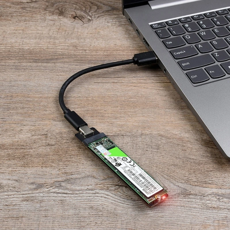 빠른 열 방출을 갖춘 M.2 SSD-Type-C 어댑터 Type-C 변환기 P8DC