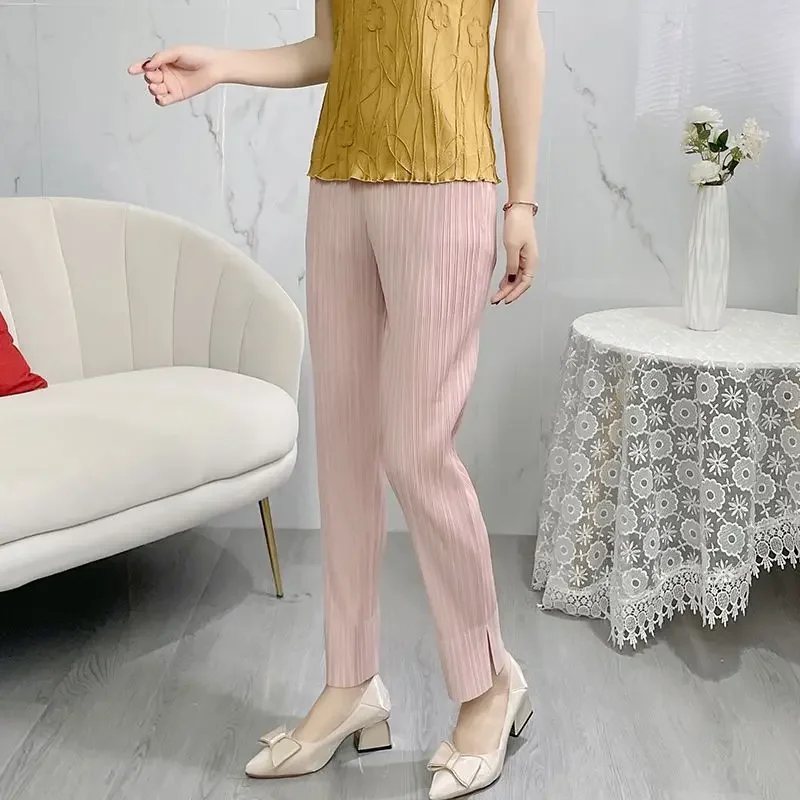 Slim fitting high-end casual and comfortable straight leg pants for women's summer 2023 new fashion pleats
