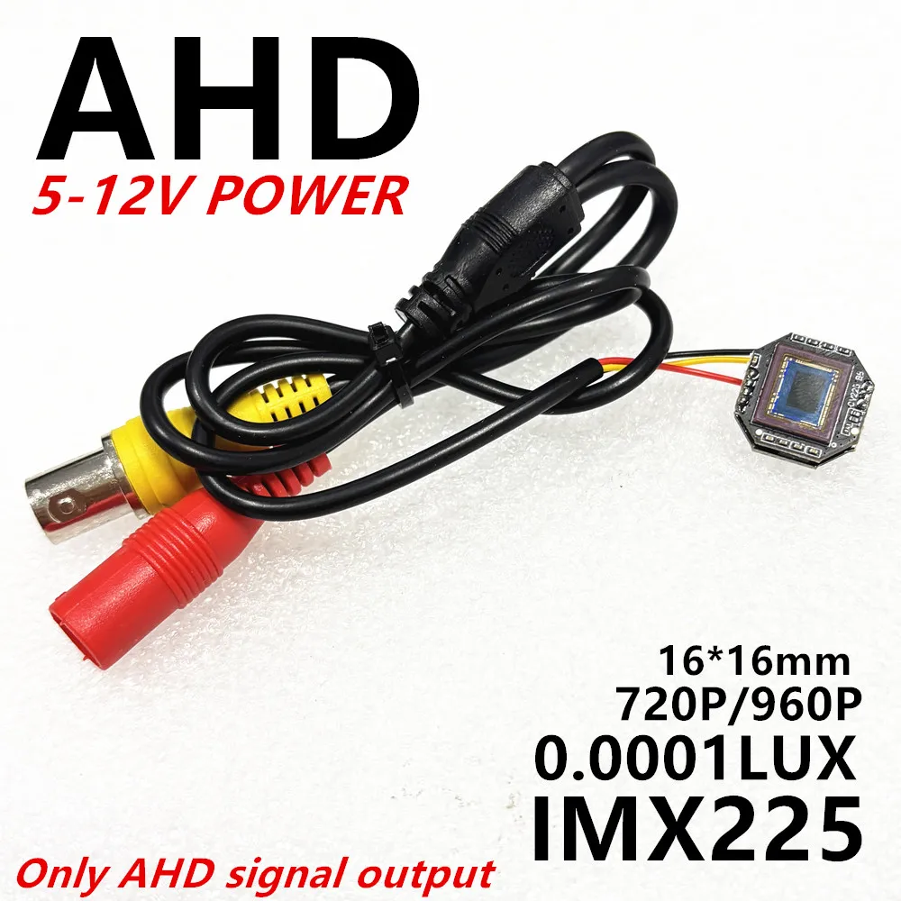 Μικρή τετράγωνη πλακέτα μονάδας κάμερας AHD σε λευκό φόντο